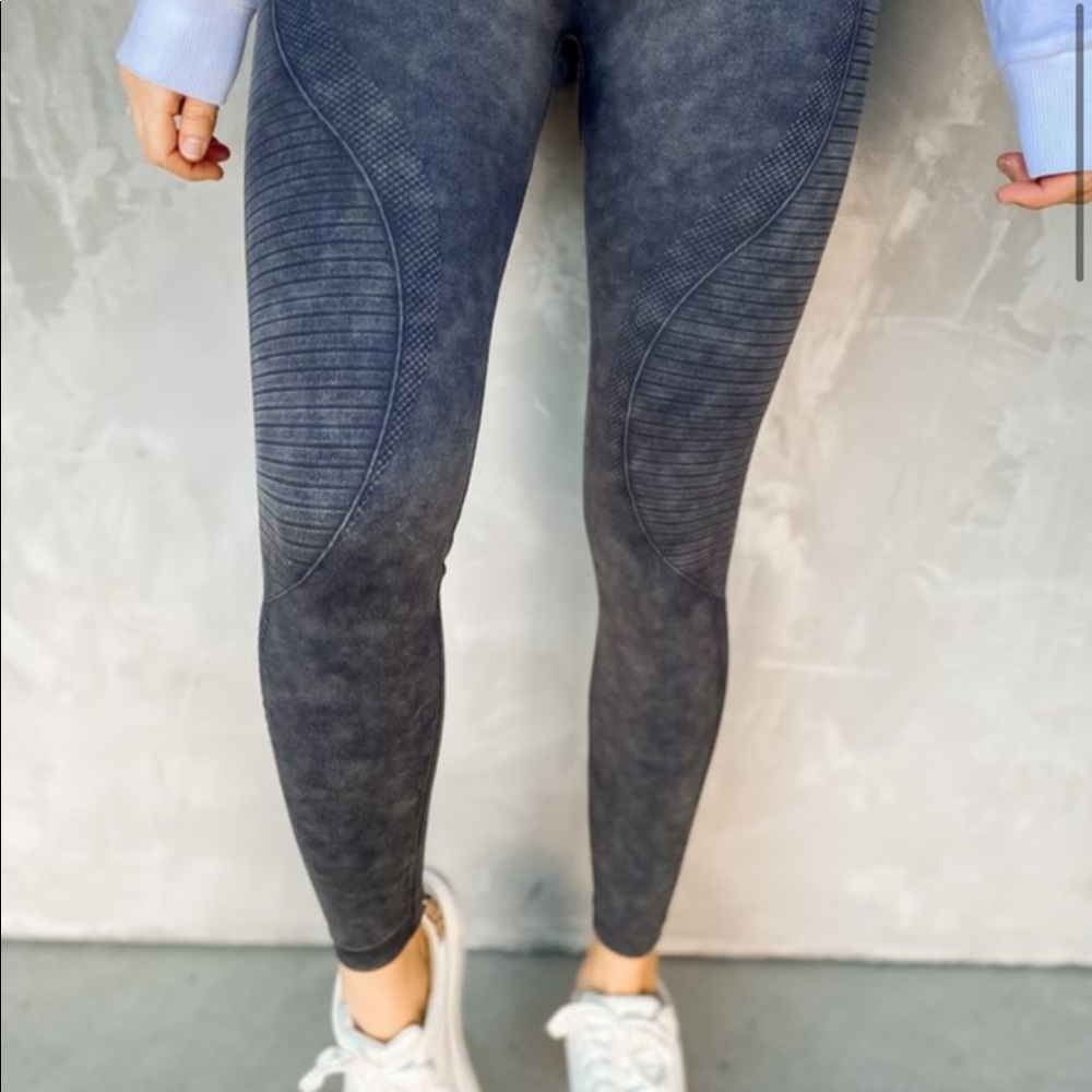 Gray whitewashed leggings